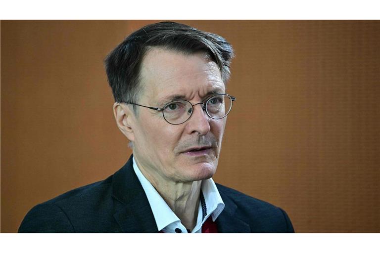 Karl Lauterbach wurde am 1. Mai in Berlin von Demonstranten angepöbelt.