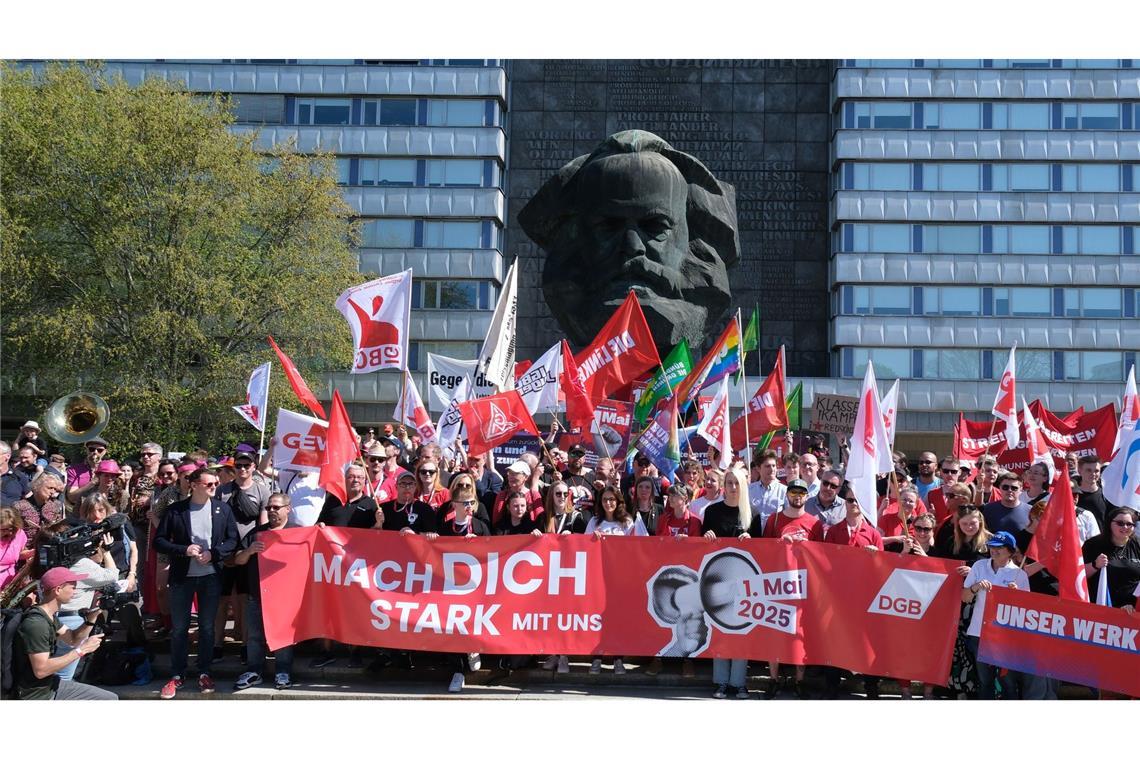DGB-Vorsitzende Fahimi: Hände weg vom Arbeitszeitgesetz Karl Marx im Hintergrund: DGB-Veranstaltung in Chemnitz