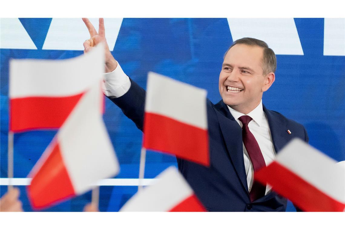 Hauchdünner Vorsprung für Trzaskowski bei Wahl in Polen Karol Nawrocki von der nationalkonservativen PiS landete in der ersten Runde von Polens Präsidentenwahl auf dem zweiten Platz. In der Stichwahl wird er gegen Trzaskowski antreten. (Foto aktuell)
