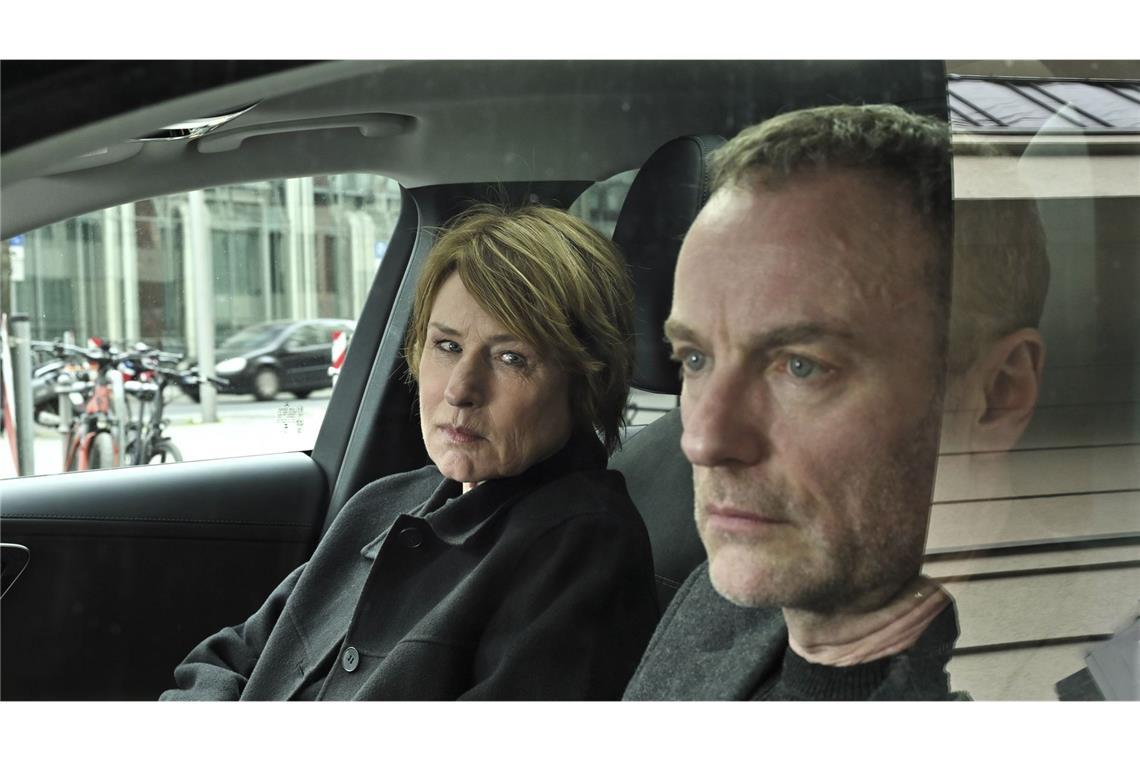 Einfach nur leben – um das geht es in „Erika Mustermann“ aus Berlin Karow und Bonard machen klassische Polizeiarbeit: sie befragen, belauschen, beschatten, verfolgen – und tragen dann ihre Erkenntnisse zusammen und ziehen ihre Schlussfolgerungen daraus.