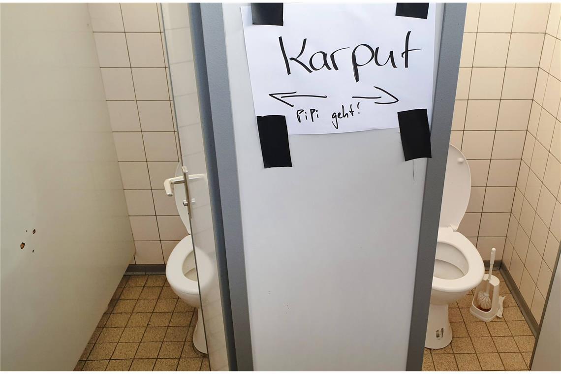 Wie schlimm steht es um Deutschlands Schulklos? „Karput – PiPi geht“: Die falsche Rechtschreibung an einer Toilettentür ausgerechnet an einer Schule ist genauso wenig vertrauenserweckend wie der sanitäre und hygienische Zustand dieses Schülerklos.
