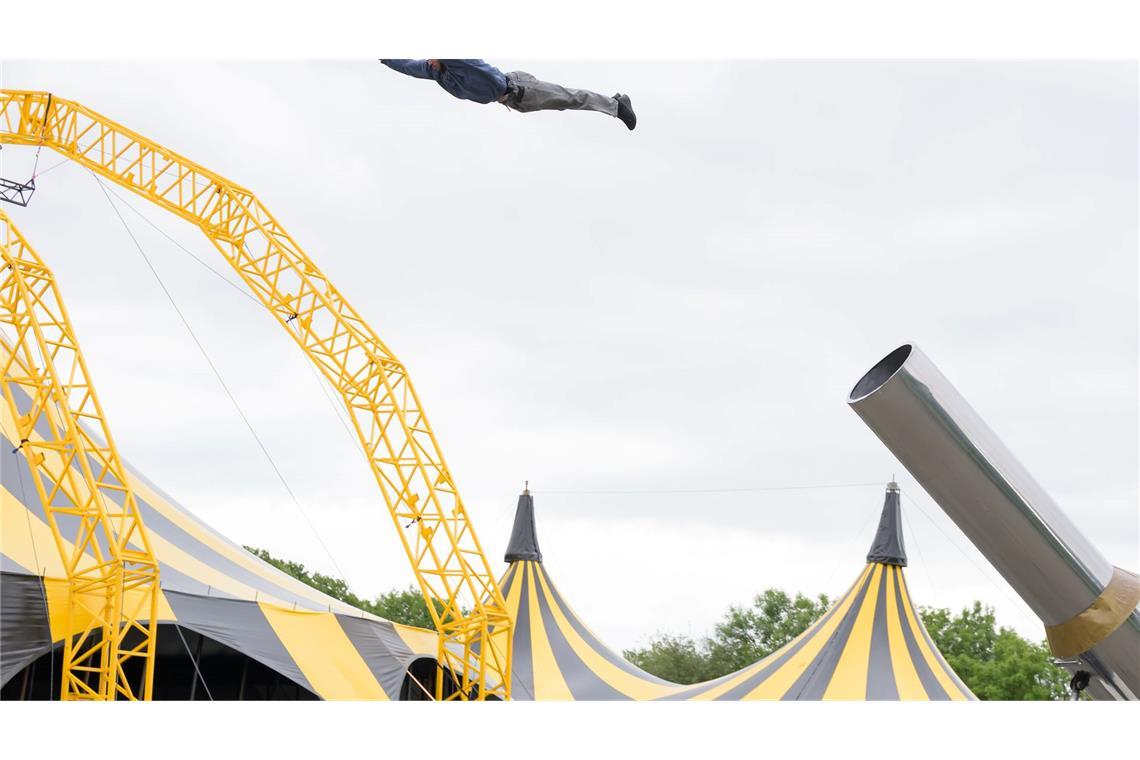 Kassel im Zirkusfieber: René Casselly wird beim Festival der Artisten aus der Kanone geschossen