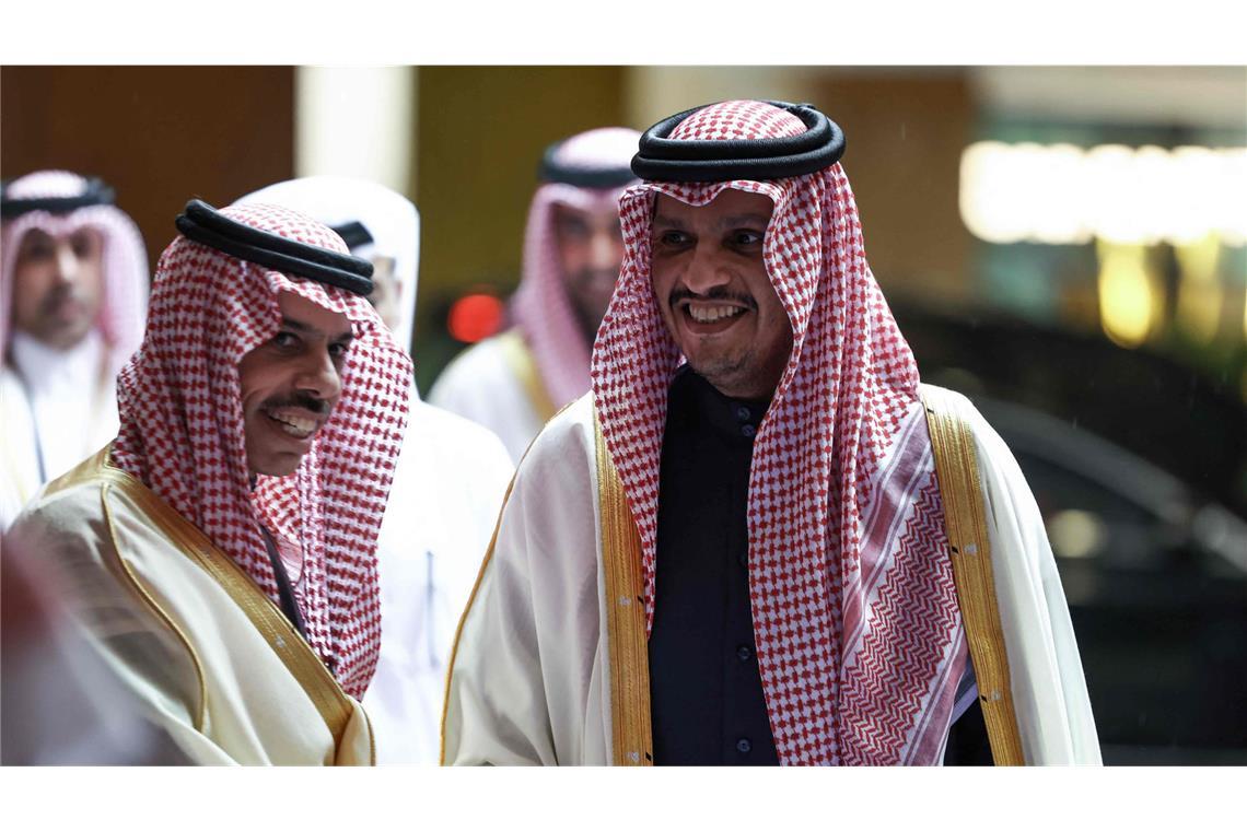 Waffenruhe ab Sonntag – Katars Regierungschef bestätigt Vereinbarung Katars Ministerpräsident Mohammed bin Abdulrahman Al Thani (Rechts) bestätigte am Mittwochabend die Waffenruhe-Vereinbarung. (Archivbild)