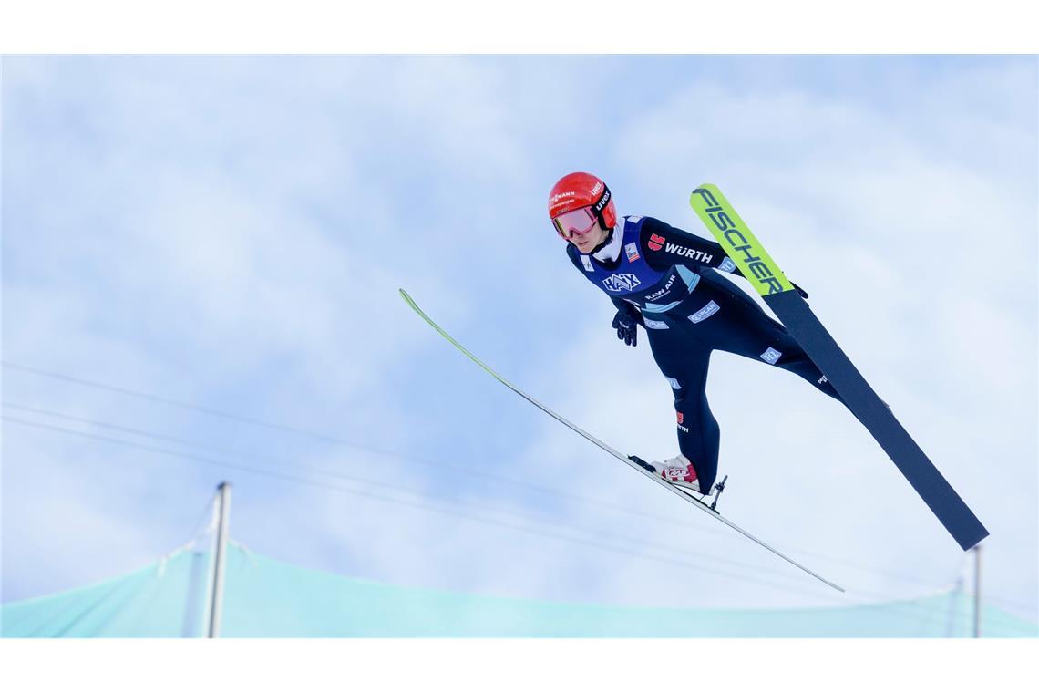 Platz drei beim Skifliegen: Freitag glänzt bei Geduldsprobe Katharina Schmid springt auf 200 Meter.