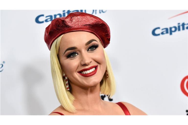 Katy Perry  fliegt am Montag  mit einer Rakete von Bezos ins All.