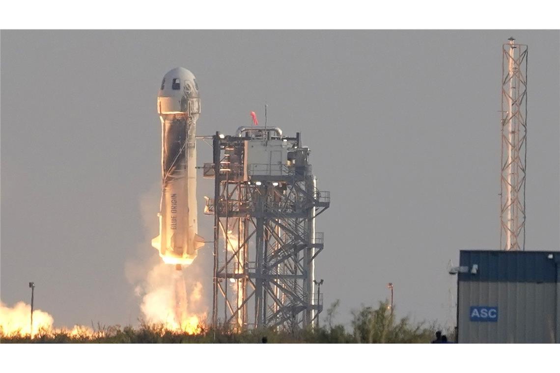 Wie kann man Katy Perrys Flug ins All sehen? - Die Livestreams Katy Perry hebt mit Blue Origin ins All ab. Wann startet die Rakete? Wo kann man den Flug im Livestream sehen? Alle Infos zur Uhrzeit und Übertragung.