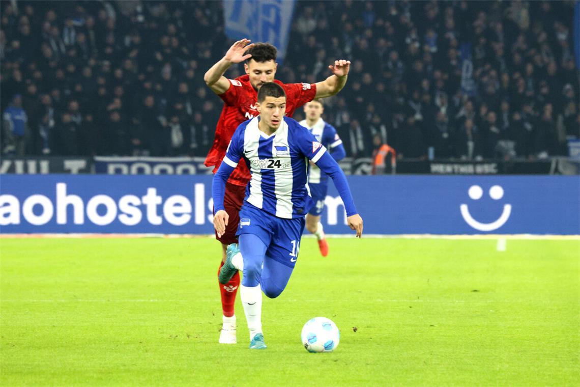 Zentrale Zukunftsfrage Kaum zu halten: Ibrahim Maza (vorne) im Duell mit Maximilian Bauer vom 1. FC Kaiserslautern