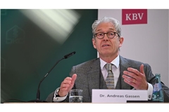 KBV-Chef Andreas Gassen kritisiert die erweiterte „Terminmeldepflicht“ im Zuge der kürzlich beschlossenen Reform der Notfallversorgung. Bisher waren Vertragsärzte verpflichtet, der Terminservicestelle freie Termine zu melden.