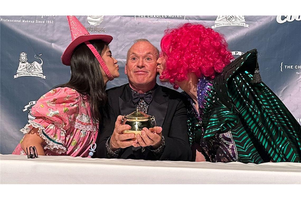 Keaton trat mit Batman-Kostüm auf die Bühne.