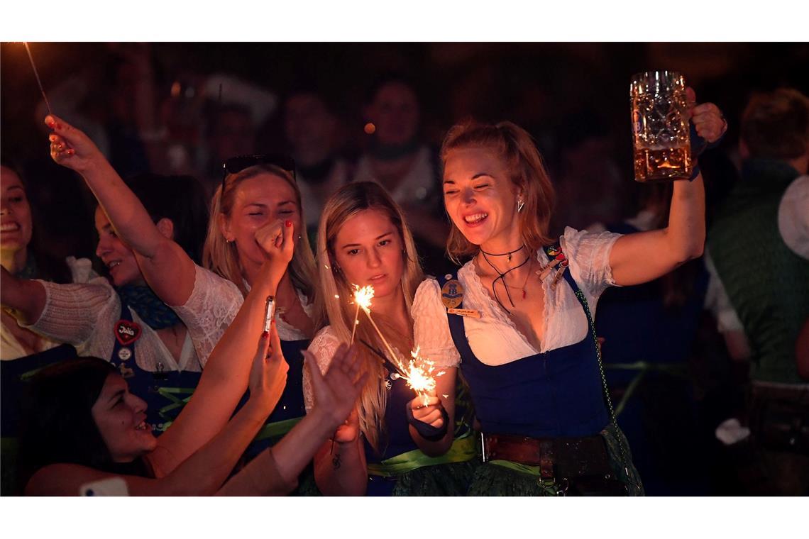 Bilder des Tages Kehraus auf der Wiesn.
