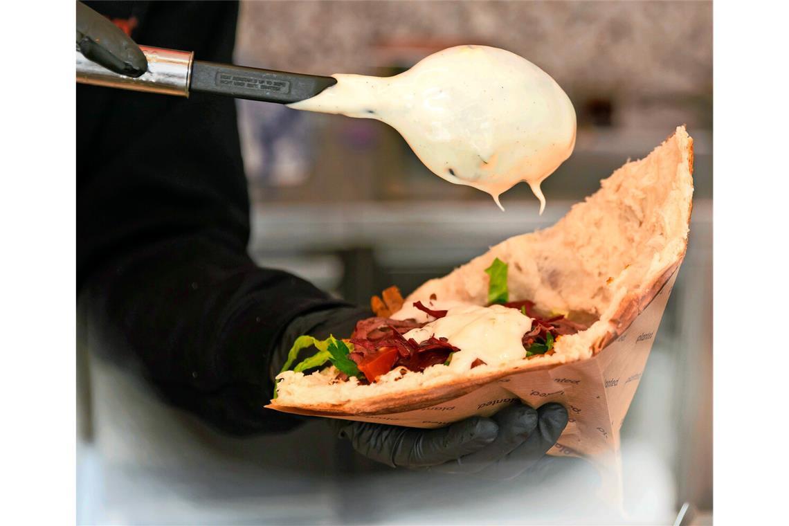 Doen-Doen-Burger in der Stuttgarter City Kein Fleisch – alles vegan: Die Betreiber des Doen Doen haben eine loyale Kundschaft für ihr Fast Food.