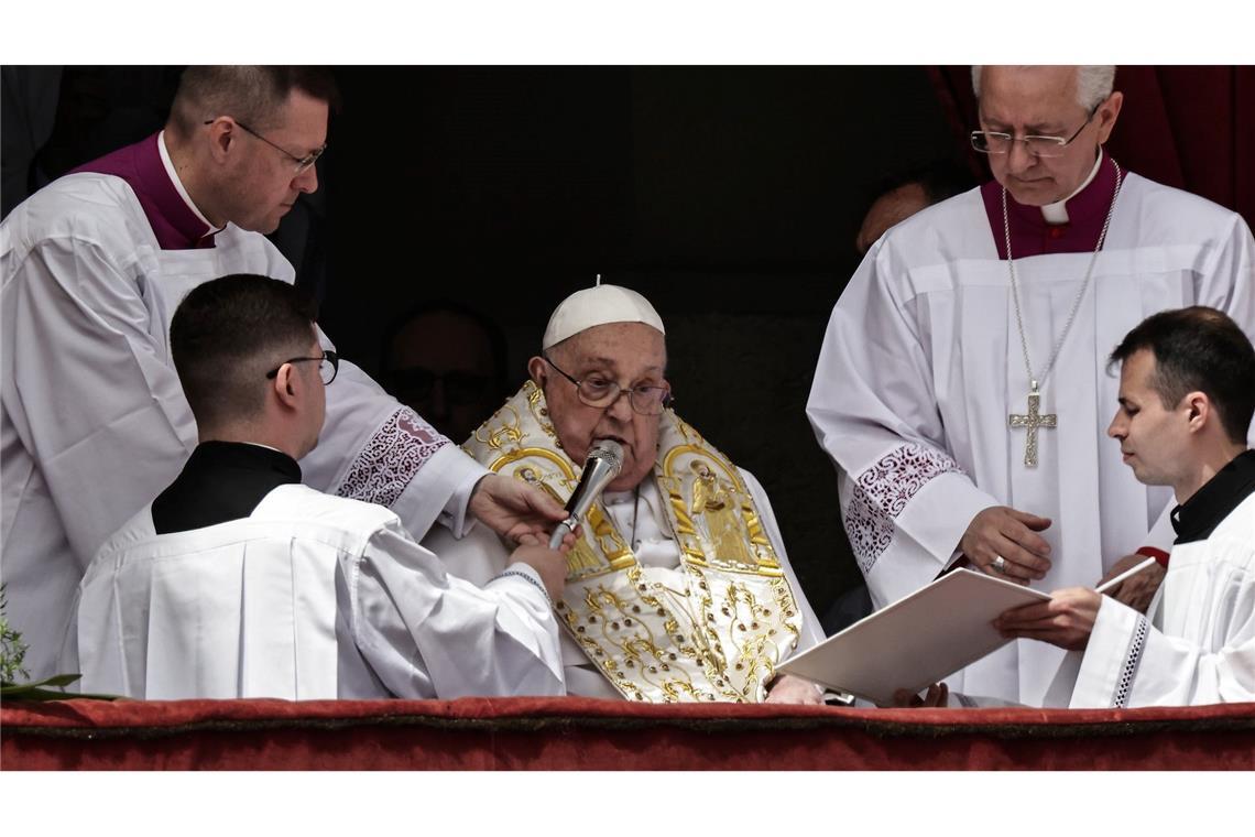 Tod von Papst oder Queen: Warum bewegt einen das eigentlich? Keine 24 Stunden vor seinem Tod spendete Papst Franziskus noch den Ostersegen (Archivbild).