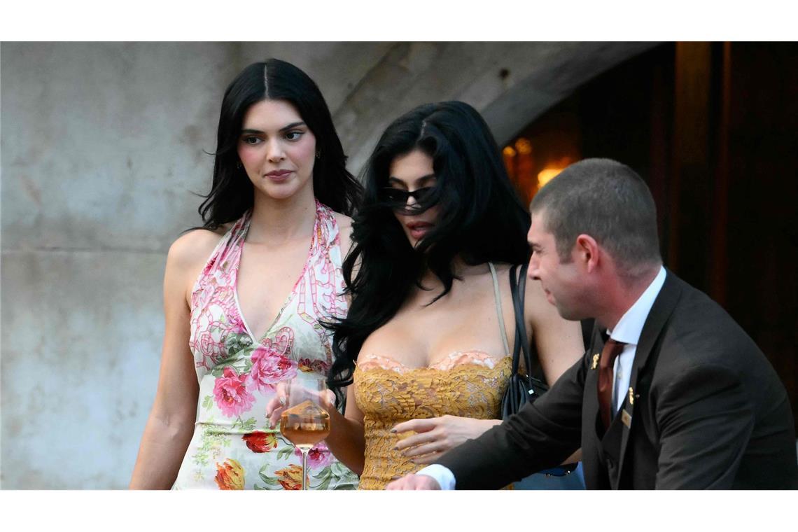 Diese Promis feiern auf der Bezos-Hochzeit Kendall (links) und Kylie Jenner in Venedig.