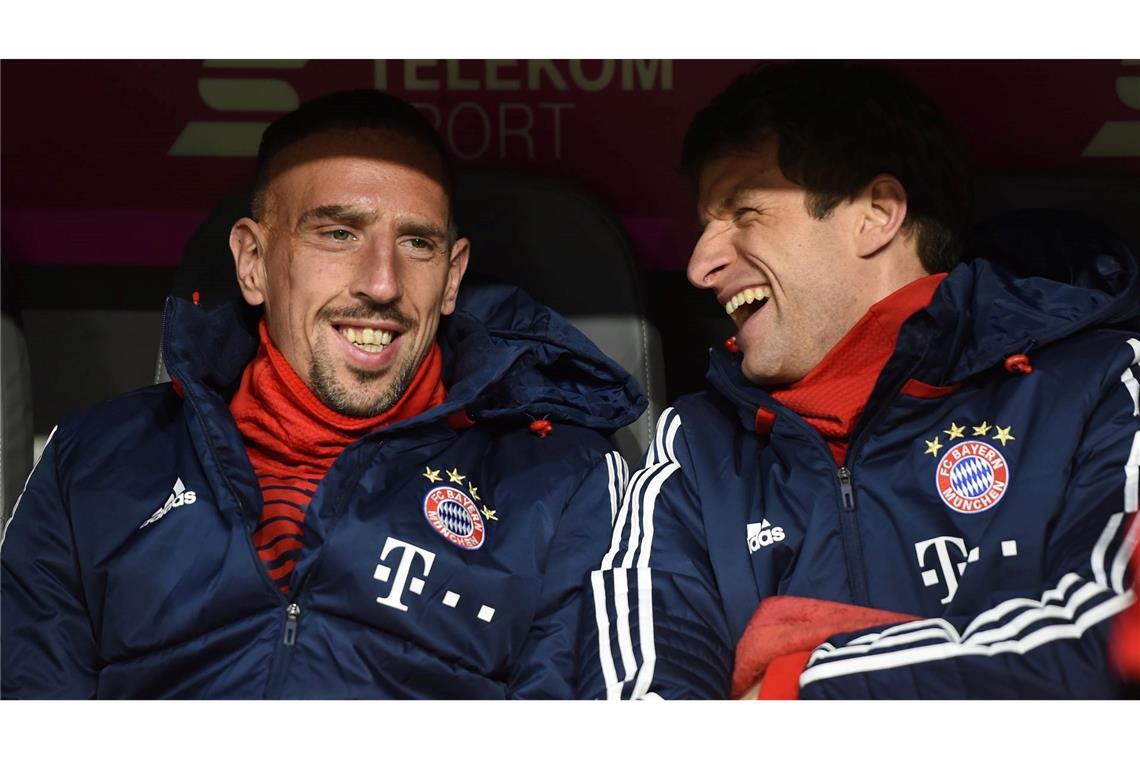 Ribéry: Bayern sollte Müller noch einen Vertrag geben Kennen sich gut aus den gemeinsamen Jahren beim FC Bayern: Ribéry (l) und Müller.