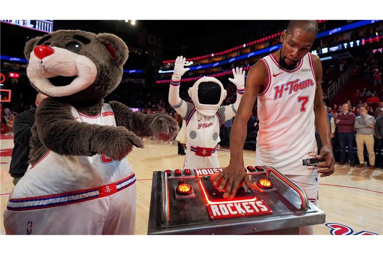 Kevin Durant überholte Nowitzki mit Freiwürfen kurz vor Schluss und feierte danach den Sieg der Rockets.