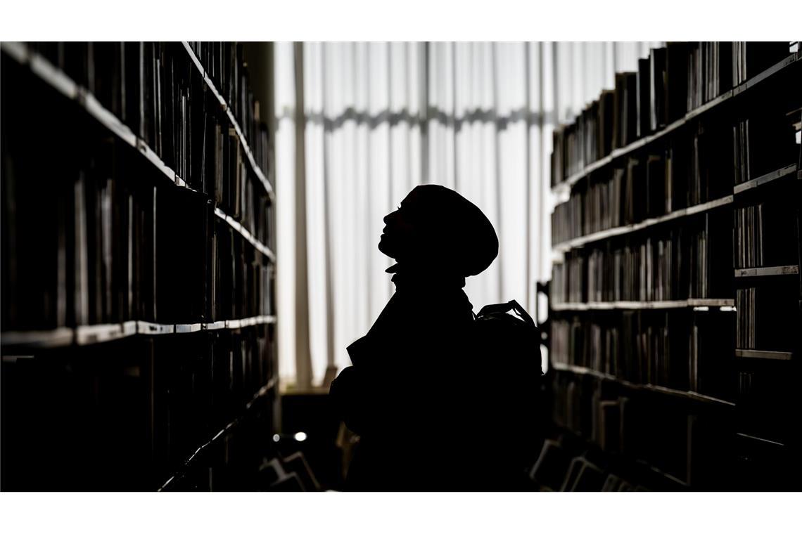 Fantasie oder KI-Formel - Wer schreibt morgen unsere Bücher? KI schreibt mit – aber wer erzählt die besseren Geschichten?