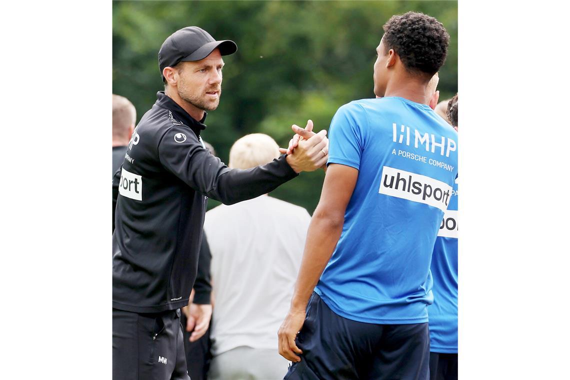 „Wir wollen begeistern“ Kickers-Coach Marco Wildersinn (li.) mit Neuzugang Melkamu Frauendorf