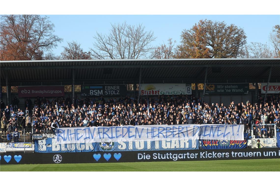 Das Motto der Blauen: Hauptsache gewonnen Kickers-Fans erinnern an Rekordspieler Herbert Dienelt.