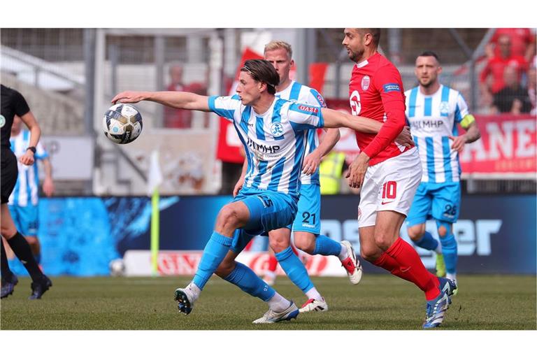 Kickers-Innenverteidiger Paul Polauke sah in Fulda die Gelb-Rote Karte.