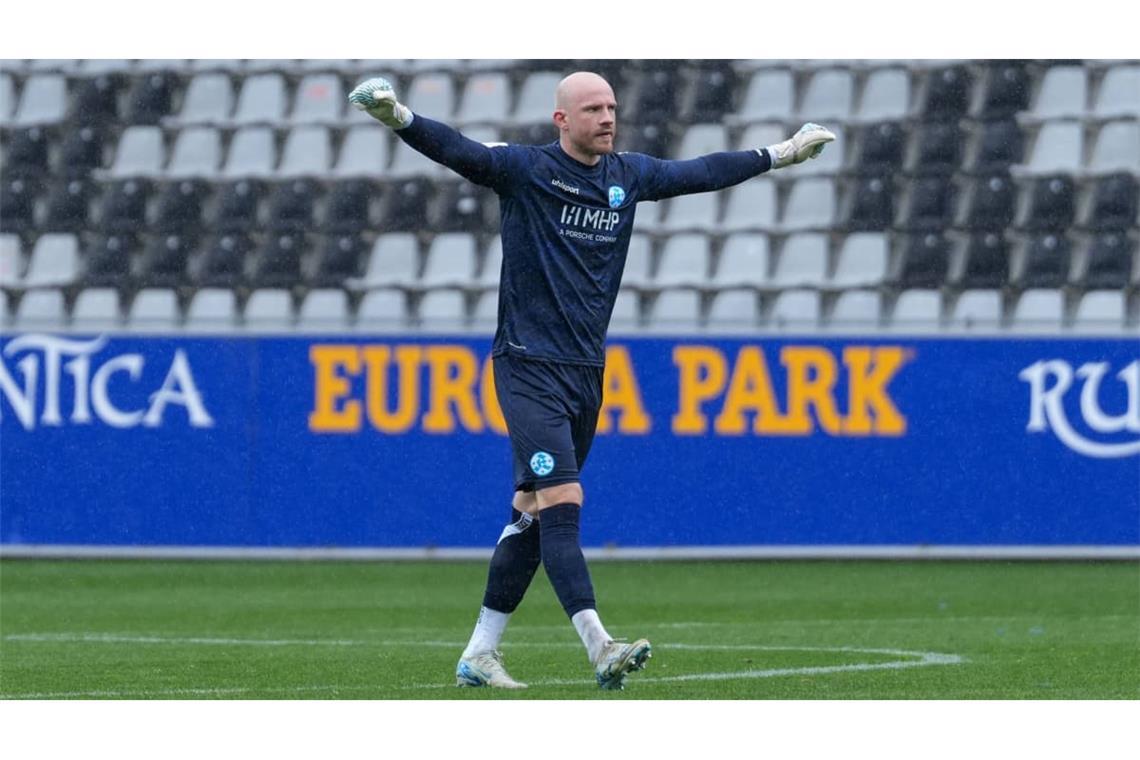 Kickers-Keeper Felix Dornebusch hielt in der Nachspielzeit einen Handelfmeter.