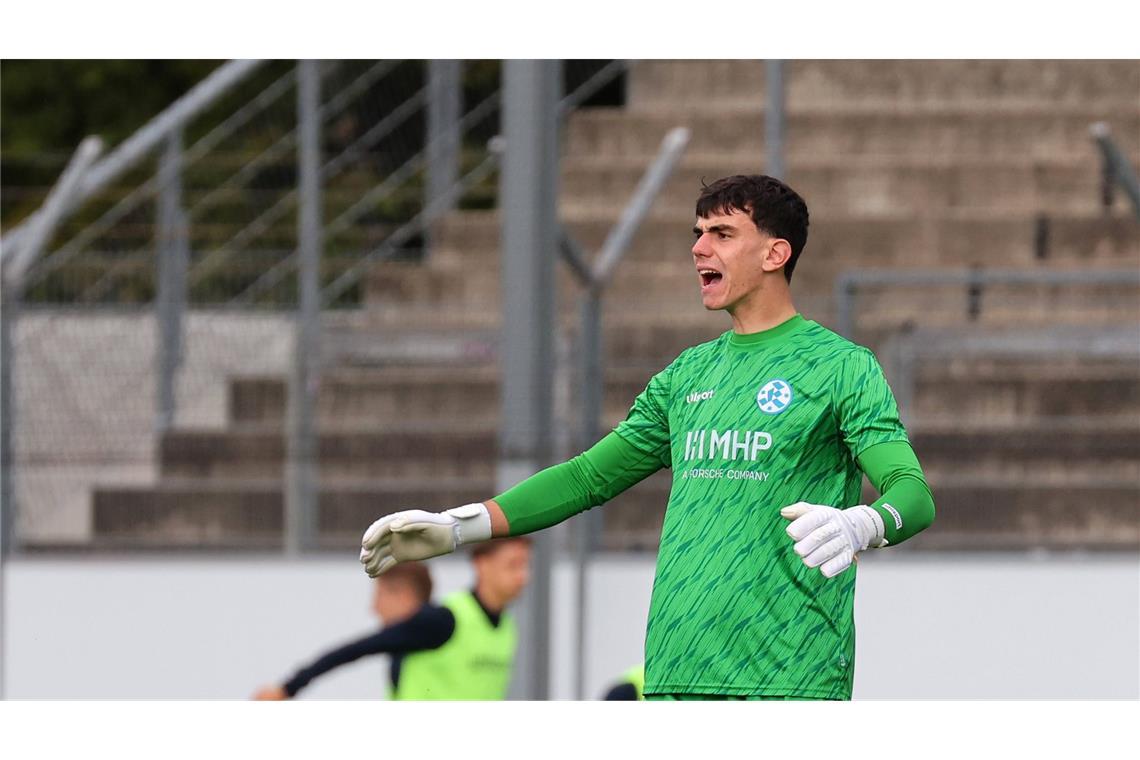 Mit zwei Mann mehr, aber ohne Glanz zum Pflichtsieg Kickers-Keeper wurde kaum gefordert, wenn, dann war er auf dem Posten.