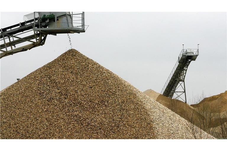 Kies und Sand sind weiter der in Deutschland am häufigsten gewonnene Rohstoff. Doch die Fördermenge schrumpft. (Symbolbild)