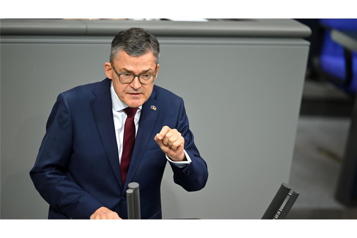 Selenskyj drängt bei Scholz-Besuch auf noch mehr Flugabwehr Kiesewetter macht dem Kanzler schwere Vorwürfe. (Archivbild)