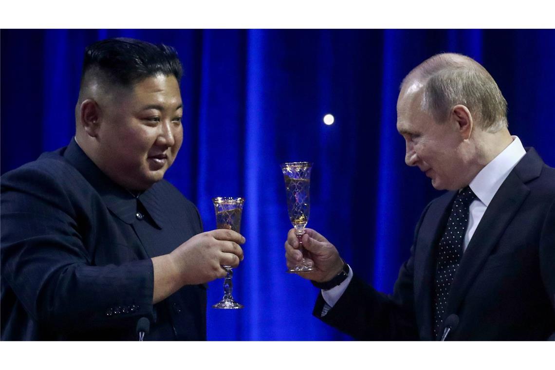 Kim und Putin bei Militärparade in Peking erwartet Kim Jong un und Wladimir Putin bei einem Treffen in Russland im Jahr 2019.