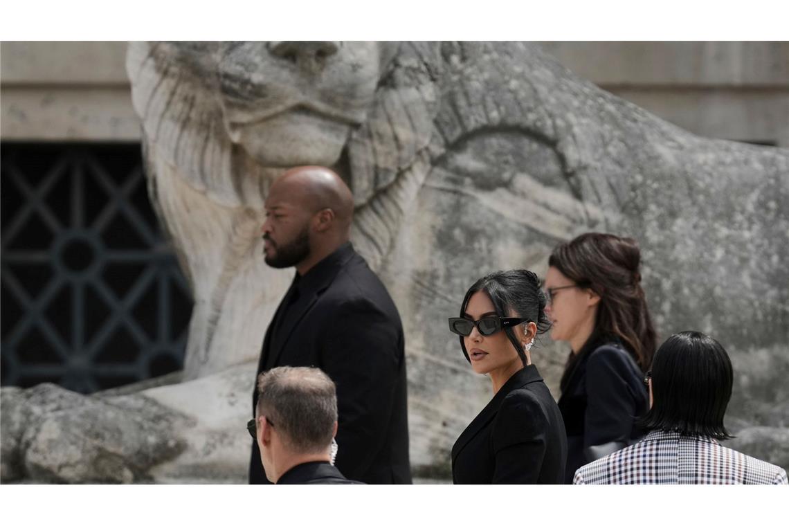 Kim Kardashian zu Überfall: "Ich dachte, ich würde sterben" Kim Kardashian berichtete vor Gericht von ihrer Panik und Todesangst während des Raubüberfalls auf sie.