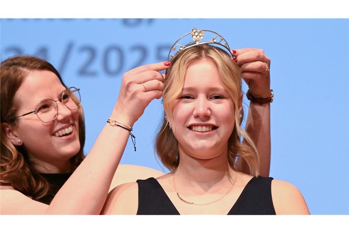 Sie ist Württembergs neue Weinkönigin Kim Weißflog setzte sich am Abend in Heilbronn gegen drei Mitbewerberinnen und einen männlichen Konkurrenten durch.