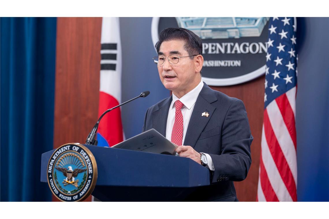Südkorea: Ex-Verteidigungsminister verhaftet Kim Yong Hyun, ehemaliger Verteidigungsminister von Südkorea, ist von der Staatsanwaltschaft verhaftet worden.