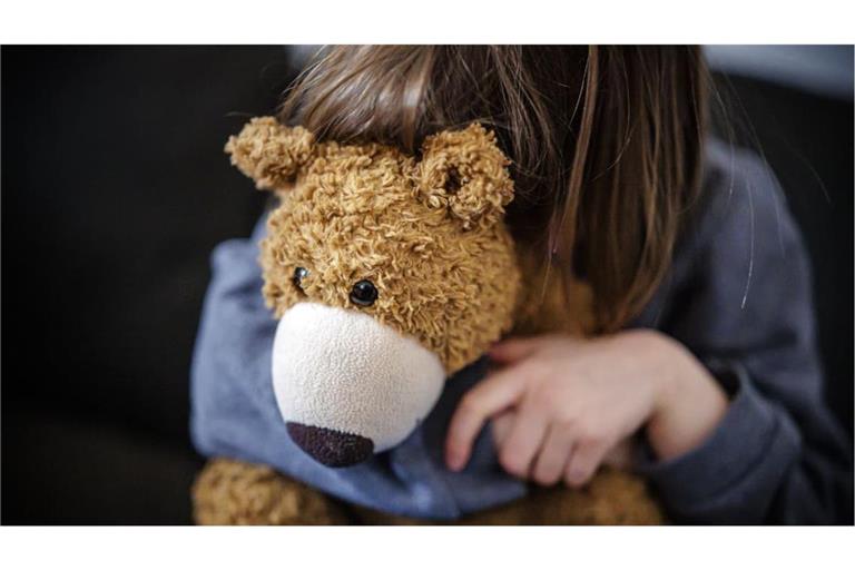 Kinder alkoholkranker Eltern haben oft geringere Bildungschancen und leiden häufig an psychischen Erkrankungen. (Symbolfoto)