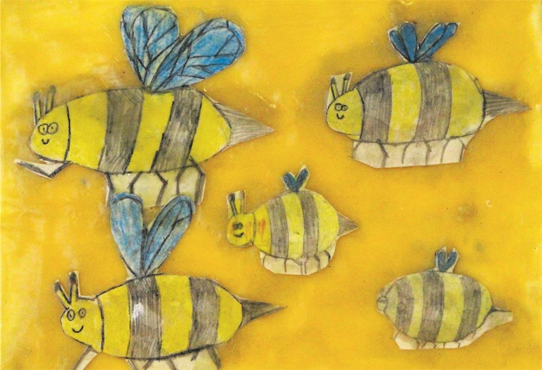 Im Zeichen von Biene, Schmetterling und Co. Kinder der Riebesam-Stiftung haben sich durch Thema und Ausstellungen anregen lassen und mit Wachs als Ausgangsmaterial gearbeitet. Diese gut gelaunte Bienenabordnung...Fotos: privat