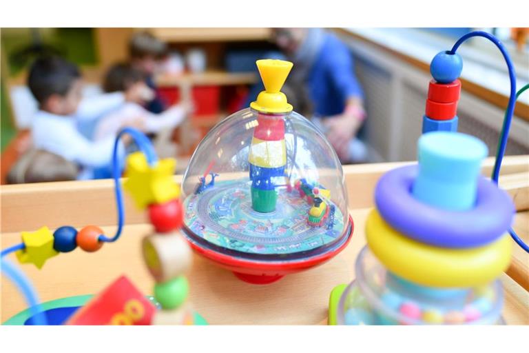 Kinderbetreuung und Soziales statt Straßenbau - die Ausgaben der Kommunen haben sich laut einer Studie deutlich verschoben. (Illustration)