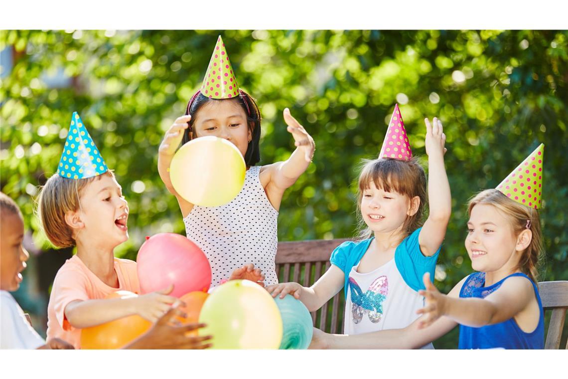 Sind Geschenkekisten praktisch? Kindergeburtstage sind für Eltern oft eine Herausforderung. Das Kaufen von Geschenken für die Geburtstage anderer Kinder ist es zuweilen auch.