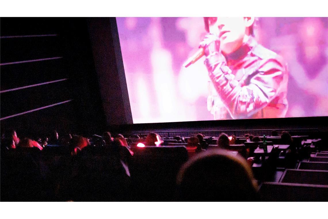 Kino statt Konzertsaal: Fans in Berlin feierten auf bequemen Sesseln.