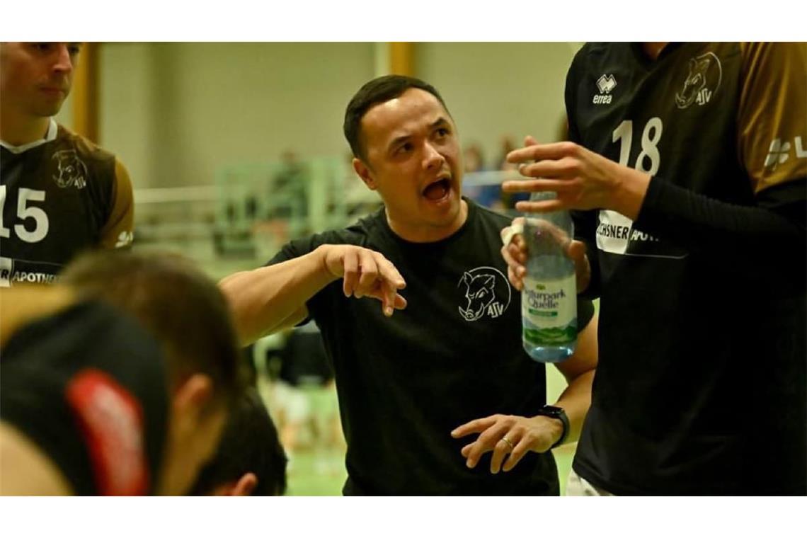 Klartext vom Keiler-Coach: Kim Knaupp (Mitte) hatte zwar ein paar Kritikpunkte, war aber insgesamt mit dem Auftritt seiner Mannschaft zufrieden.