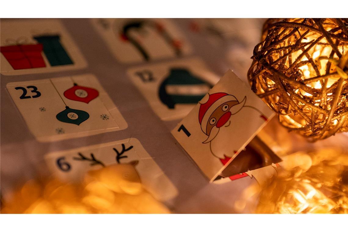 Klassisch und beliebt: Adventskalender mit Schokolade.