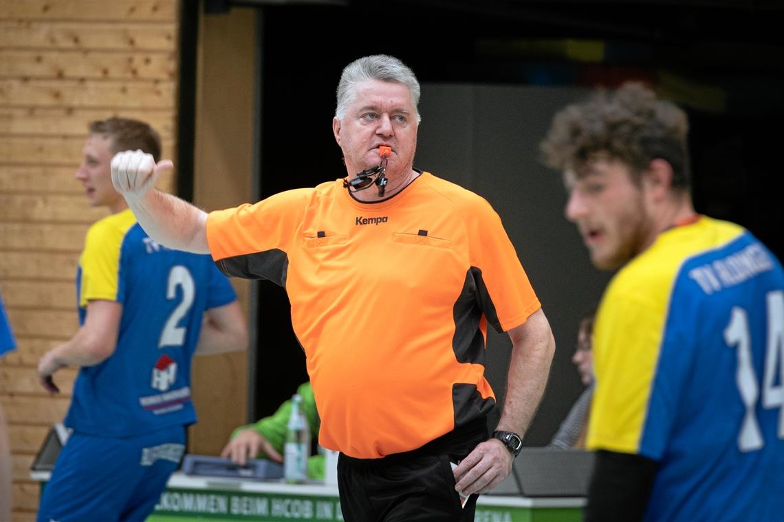„Fühle mich in der Handballwelt wohl“ Klaus Konrad ist als Schiedsrichter ein gern und vor allem sehr oft gesehener Gast in den Sporthallen des Bezirks Enz-Murr. Foto: A. Becher