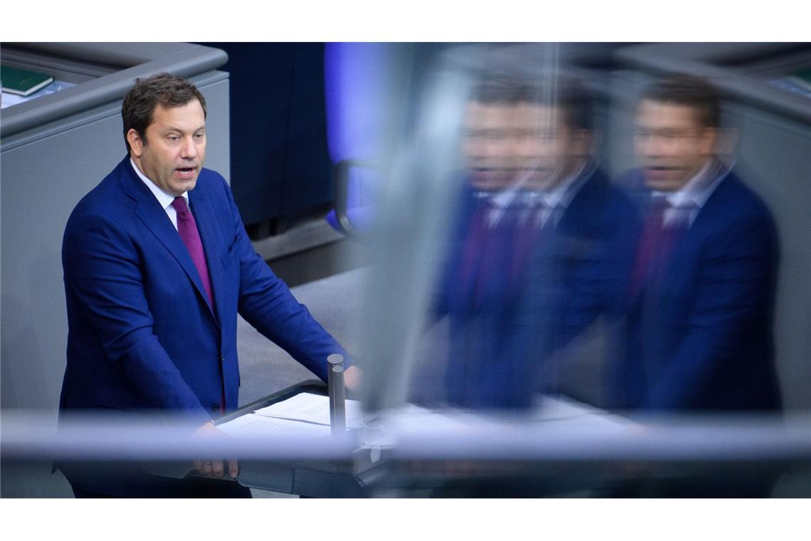 Was man über den Bundeshaushalt 2026 wissen sollte Klingbeil schwört im Bundestag auf harte Zeiten ein.
