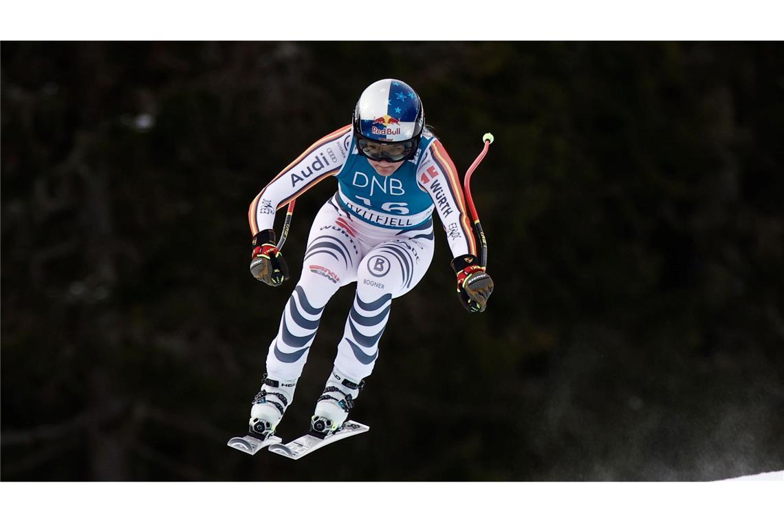"Mega": Ski-Hoffnung Aicher bejubelt ersten Weltcup-Sieg Knappe Sache: Emma Aicher lag letztlich 0,03 Sekunden vor der US-Amerikanerin Lauren Macuga.