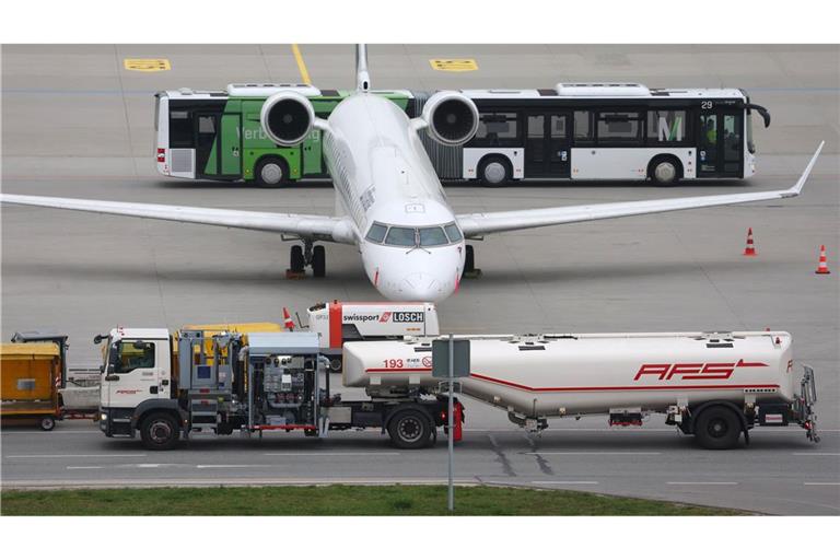 Knappheit bei Kerosin könnte das Fliegen teurer machen.