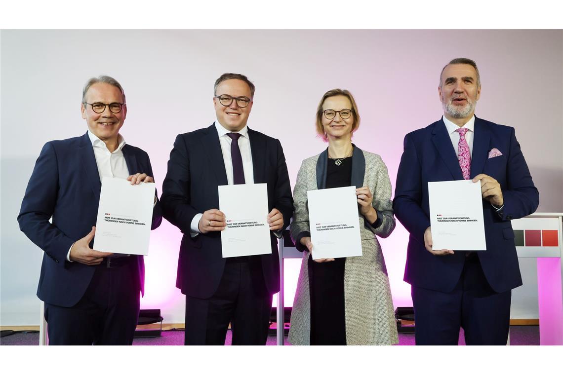Erste Brombeer-Koalition steht - neuer Regierungszuschnitt Koalitionsvertrag von CDU, BSW und SPD in Thüringen perfekt