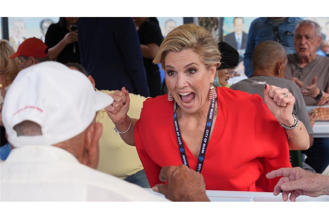 Königin Maxima der Niederlande reagiert nach dem Gewinn eines Dominospiels.