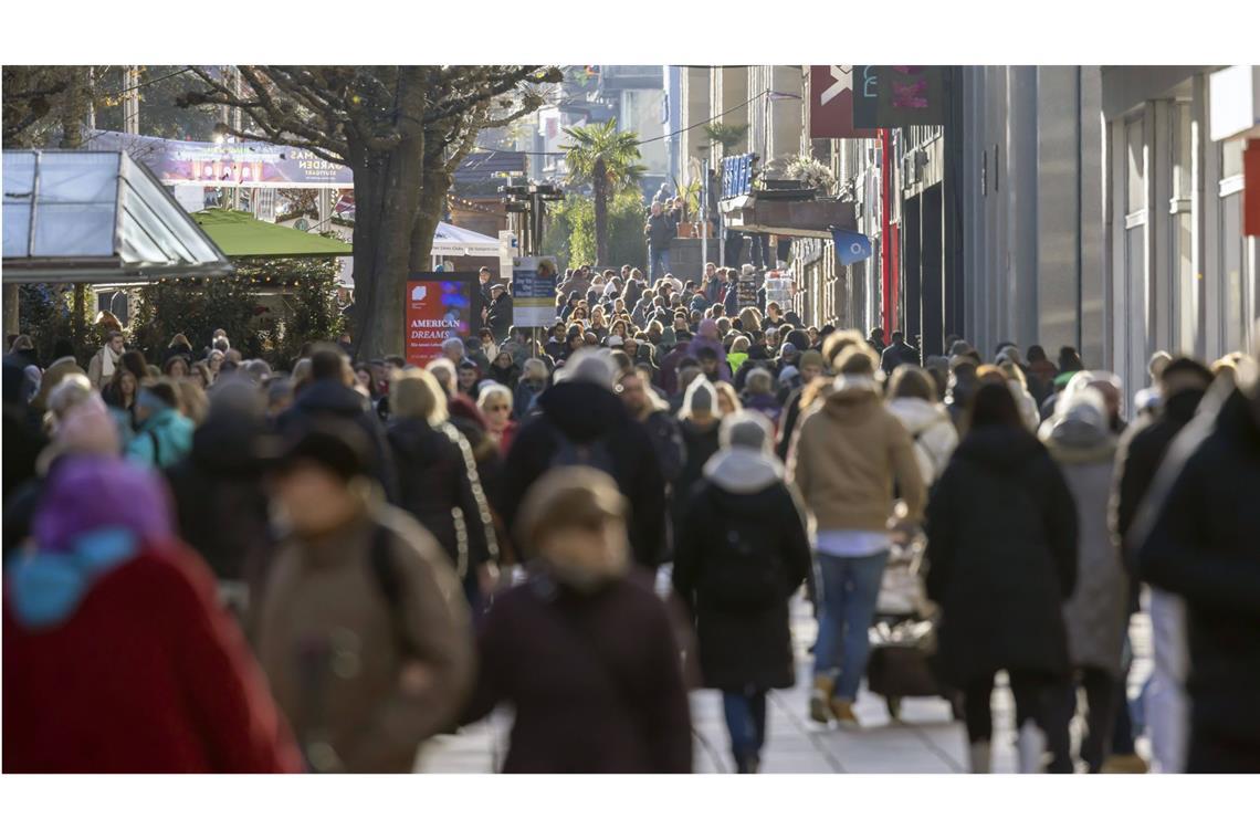 Trübe Stimmung unter den Händlern Königstraße in Stuttgart: Auch hier hoffen die Händlerinnen und Händler auf ein gutes Weihnachtsgeschäft.