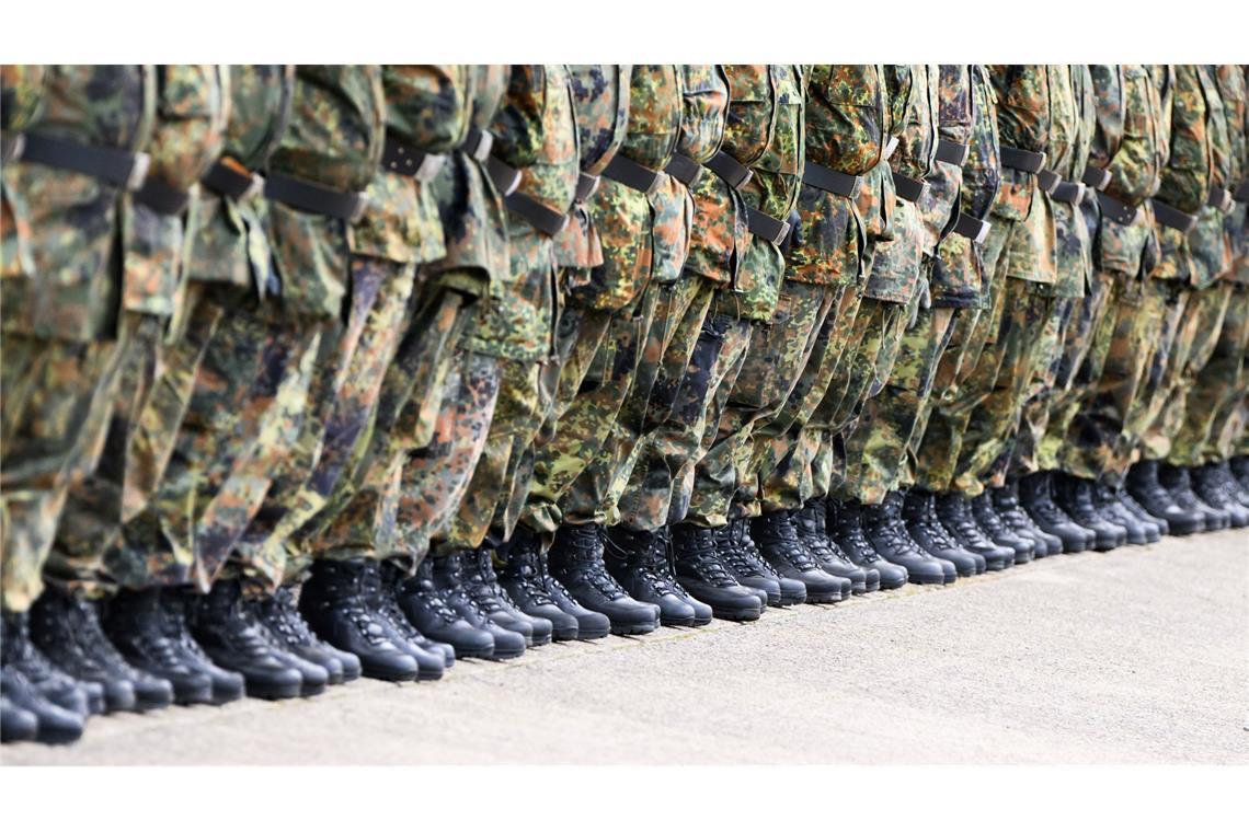 Neue Siedlungen für Soldaten: Vonovia will "behilflich sein" Könnte Deutschlands größter Vermieter Vonovia auch Wohnungen für Soldaten bereitstellen? Ja, sagt Konzernchef Rolf Buch. (Archivbild)