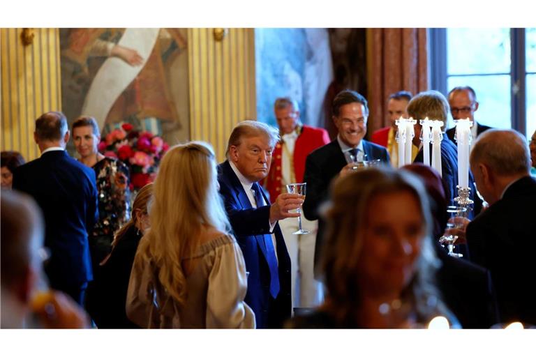 Könnte über das Schicksal der Nato entscheiden: US-Präsident Donald Trump saß beim Dinner neben König Willem-Alexander.
