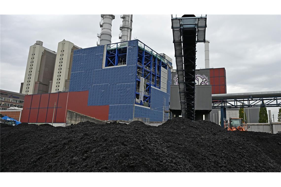 Kohle ist noch der drittwichtigste Energieträger der deutschen Stromproduktion, aber die Menge an Strom aus dem fossilen Brennstoff sinkt. (Symbolbild)