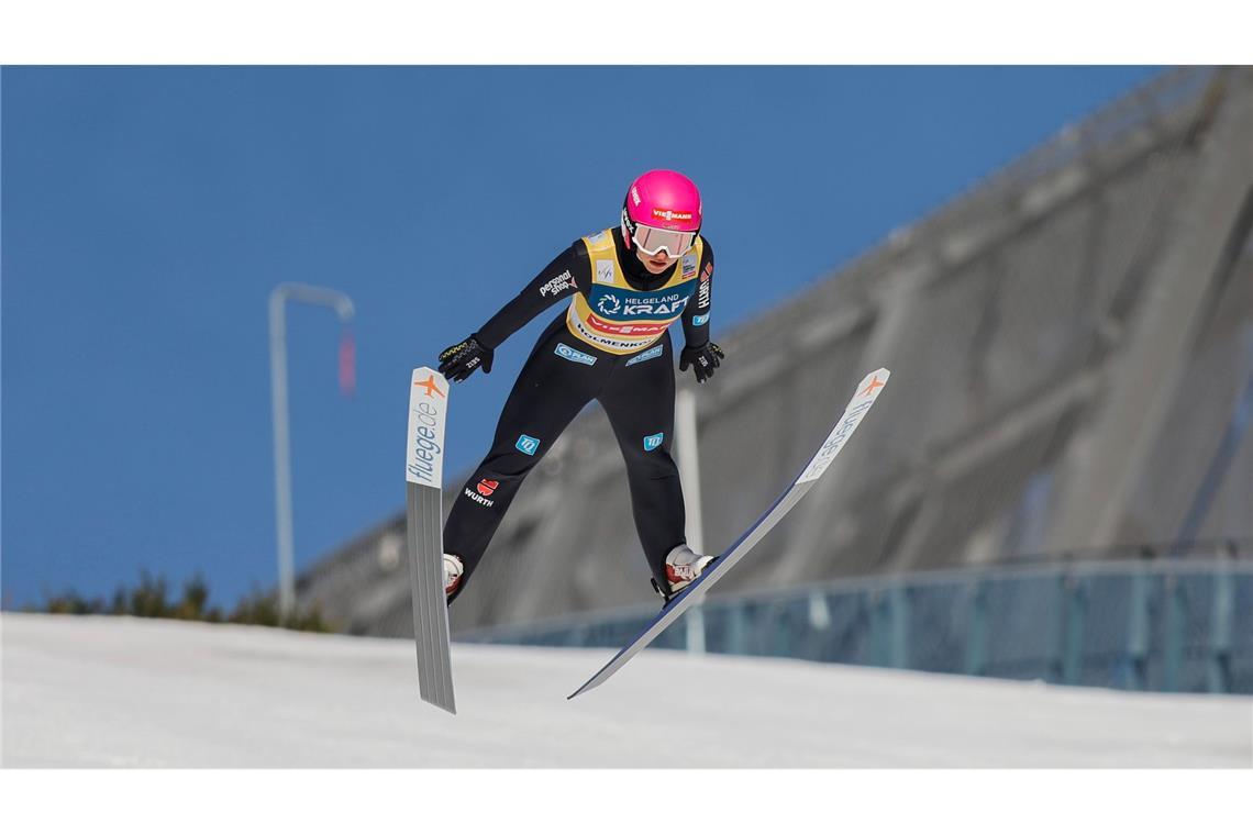 "Wow": Kombiniererin Armbruster gewinnt mit 19 Gesamtweltcup Kombiniererin Nathalie Armbruster beim Skispringen in Oslo.
