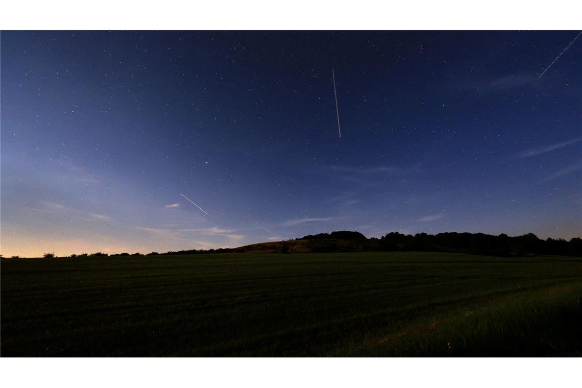 Komet fliegt Richtung Erde durch das All. (Archivbild)